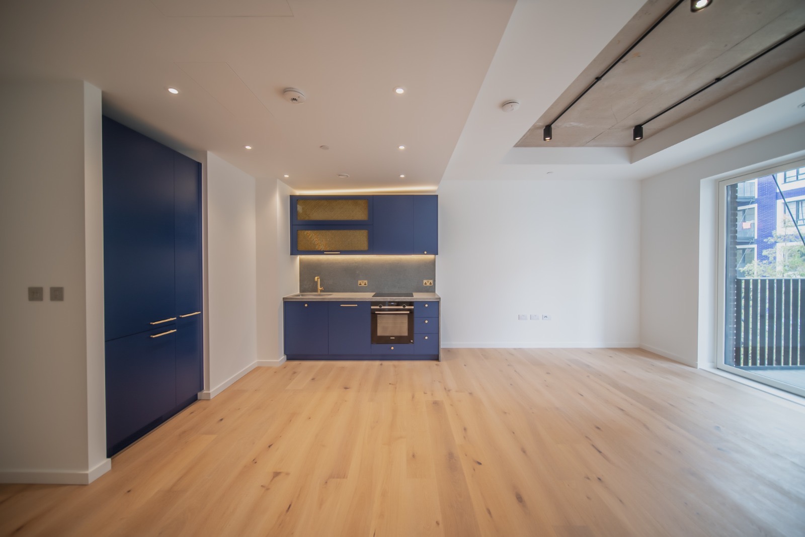 Contemporary One-Bedroom Apartment with Balcony & Premium Amenities